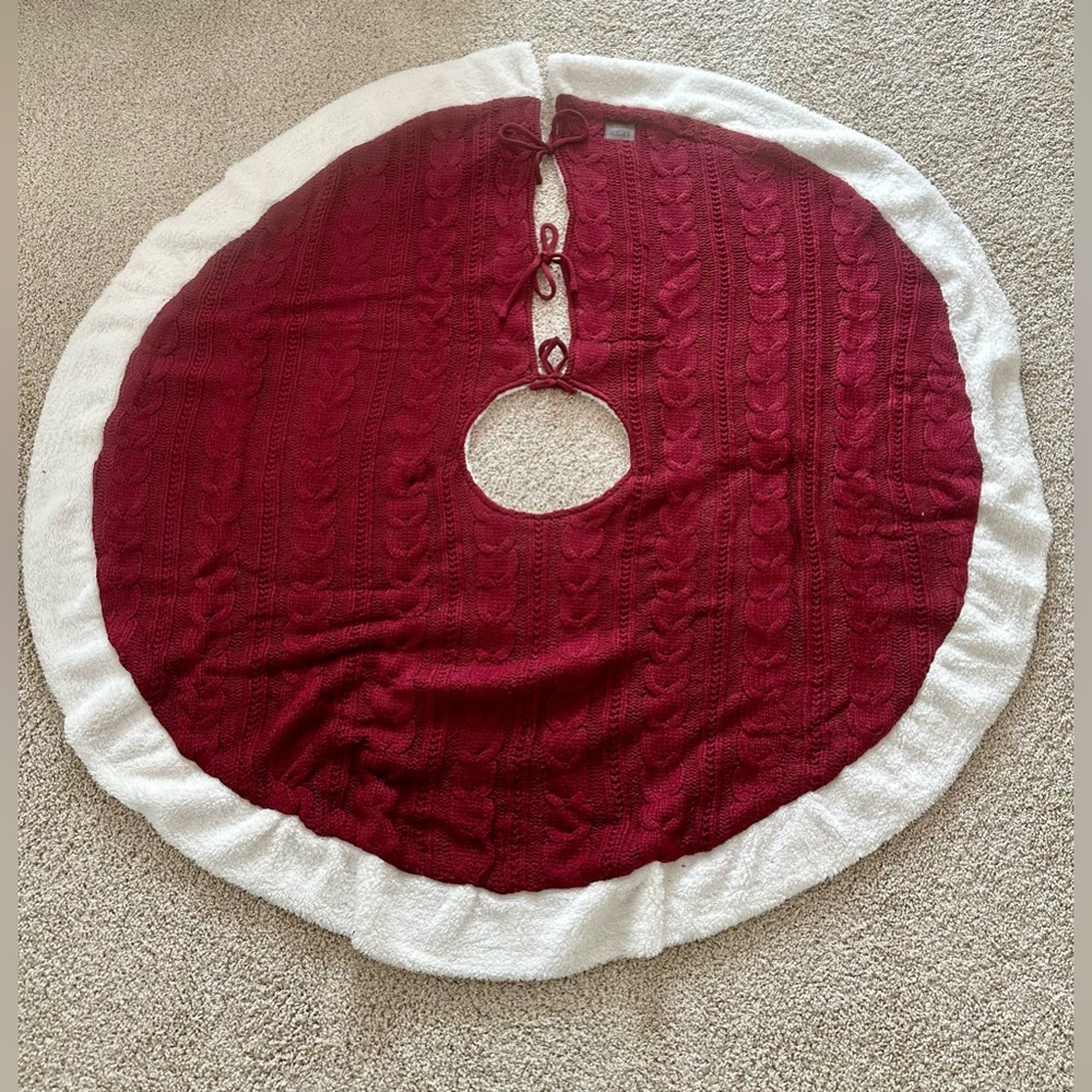 UGG Red 54" Cable Knit Faux Fur Christmas Tree Skirt